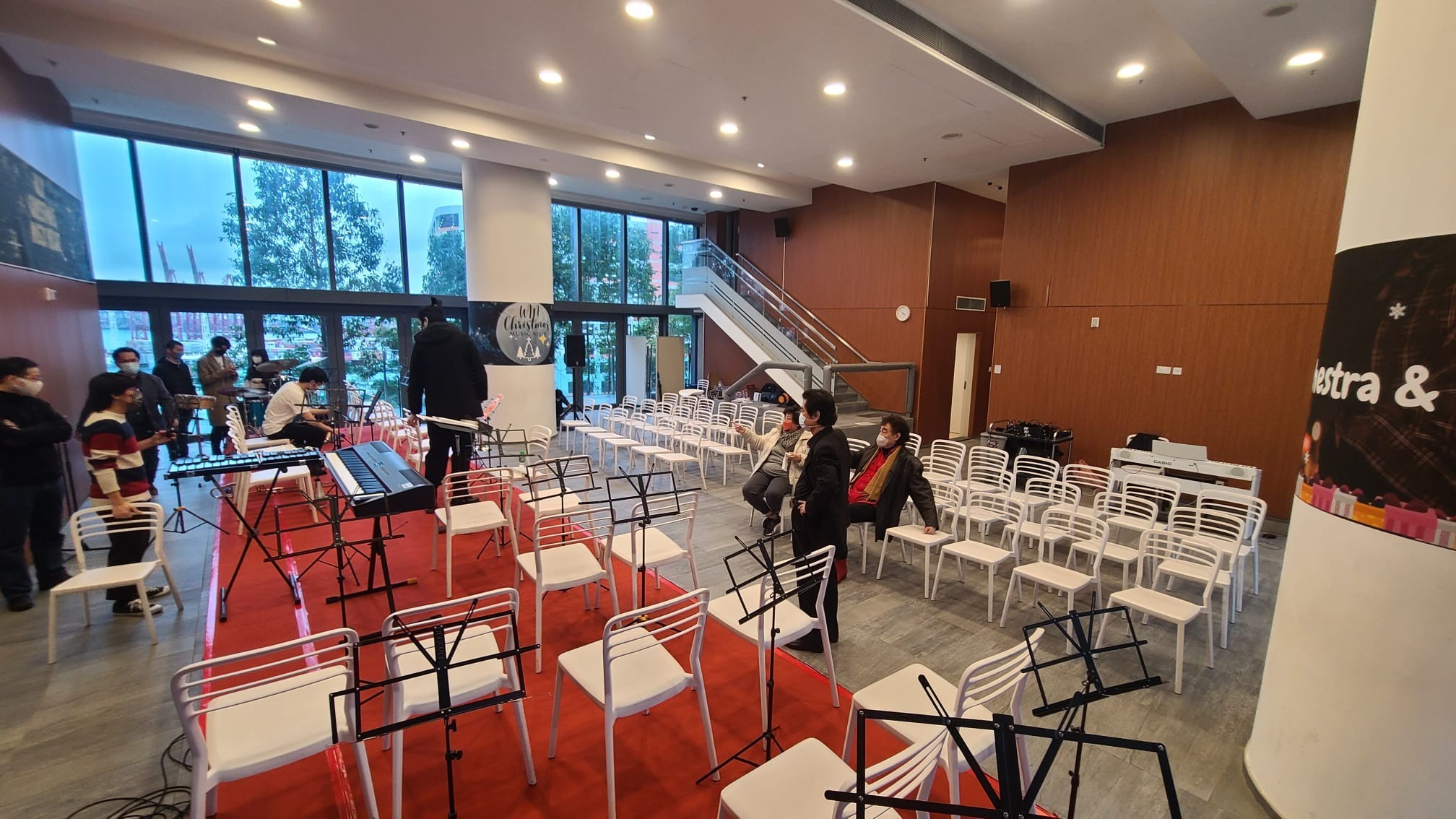 https://d26ql2nsjs5ylm.cloudfront.net/files/684d36c661524b0002a3cd2e/8ln1be55a-M2with30chairsandstagesetting_7.jpeg
