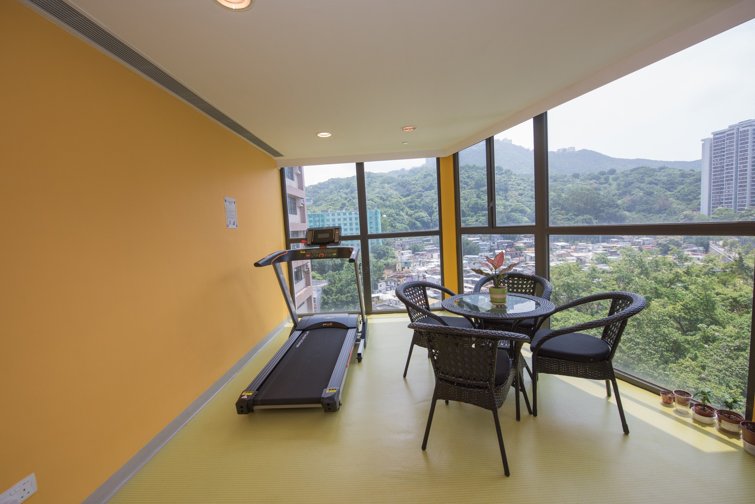 https://d26ql2nsjs5ylm.cloudfront.net/files/684d38d261524b0002a3d132/8lik23z00-Treadmill.jpg